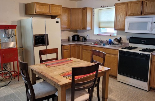 Crawford Condominio | Lovely Retreat Center Condo with 2 beds. Animal Friendly