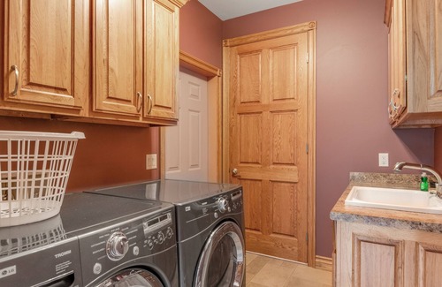 Lyndon Station Casa | Lovely river-view retreat with big yard, deck, & patio - dog-friendly