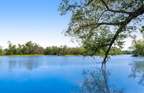 Lyndon Station Casa | Lovely river-view retreat with big yard, deck, & patio - dog-friendly