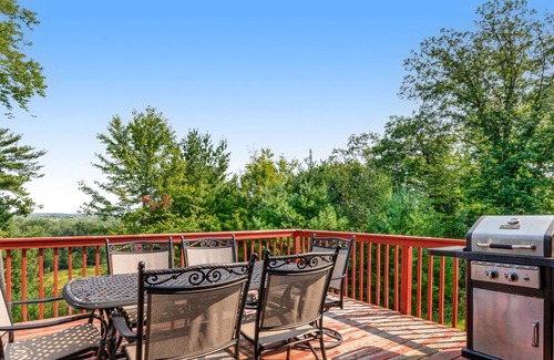 Lyndon Station Casa | Lovely river-view retreat with big yard, deck, & patio - dog-friendly