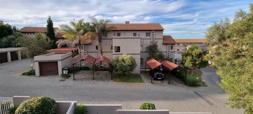 Greater Johannesburg Metropolitan Area Apartamento | Lovely Room In a Shared Apartment with Pool