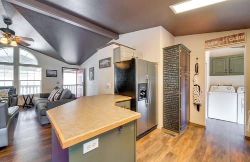 Ruidoso Cabaña | Lovely Ruidoso Cabin w/ Deck - 14 Mi to Ski Apache