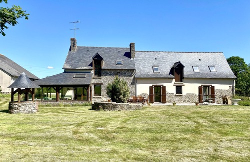 Noyal-sur-Vilaine Apartamento | Lovely self-contained studio in country gite