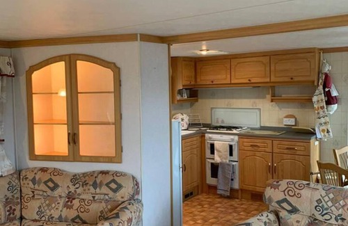 Lanark Cabina | Lovely Semi-rural Caravan & Hot Tub - Sleeps Fam 6