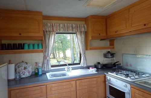 Lanark Cabina | Lovely Semi-rural Caravan & Hot Tub - Sleeps Fam 6
