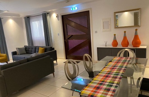 Cantonments Apartamento | Lovely, serene 3 bedroom with a pool @ cantonments