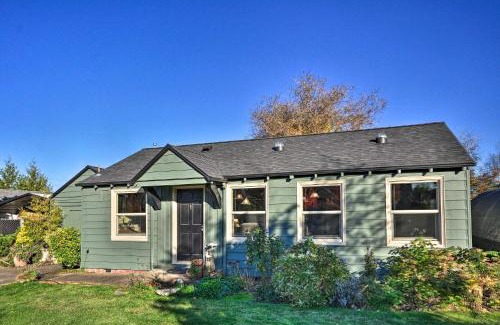Sherwood - Tualatin South Casa | Lovely Sherwood Retreat with Yard, Walk to Old Town!