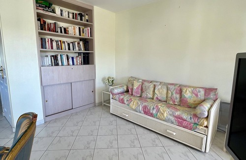 Mandelieu-La-Napoule Apartamento | Lovely spacious nest with pool