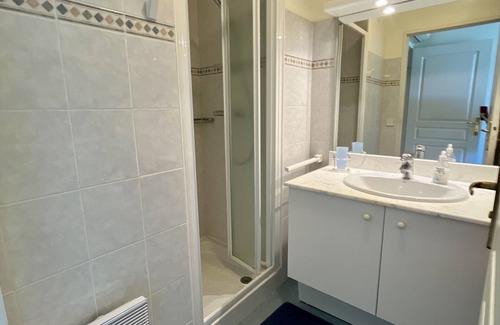Mandelieu-La-Napoule Apartamento | Lovely spacious nest with pool