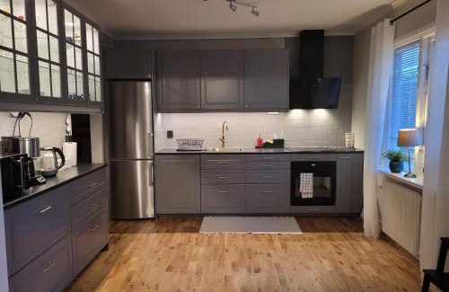Sandviken Apartamento | Lovely, spacious apartment with free parking