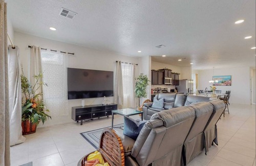 Rio Rancho Casa | Lovely spacious home, king size bed, fast speed Wi-Fi, large TVs in all rooms