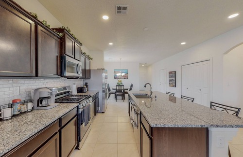 Rio Rancho Casa | Lovely spacious home, king size bed, fast speed Wi-Fi, large TVs in all rooms