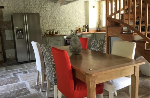 Brioux-sur-Boutonne Otro | Encantadora casa de piedra, gran piscina privada climatizada y jardines, ideal para familias
