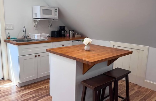 Vineyard Haven Condominio | Lovely studio above garage