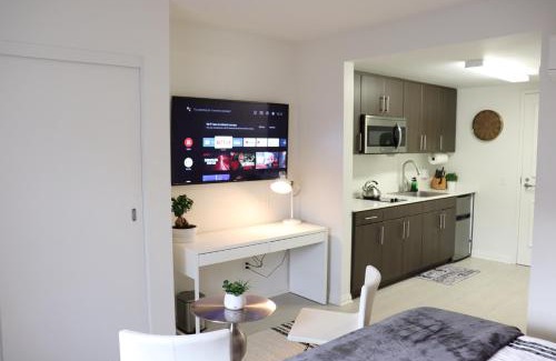 Downtown Apartamento | LOVELY STUDIO ON THE PROMENADE! free parking