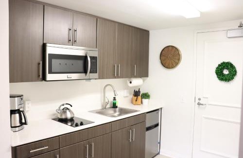 Downtown Apartamento | LOVELY STUDIO ON THE PROMENADE! free parking