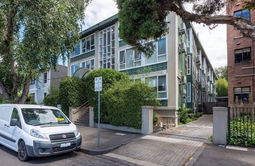Richmond North Apartamento | Lovely Studio with Free Parking in East Melbourne!