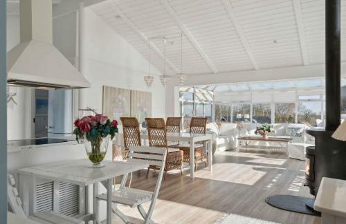 Grønninghoved Strand Casa | Lovely Summer House With Sea View