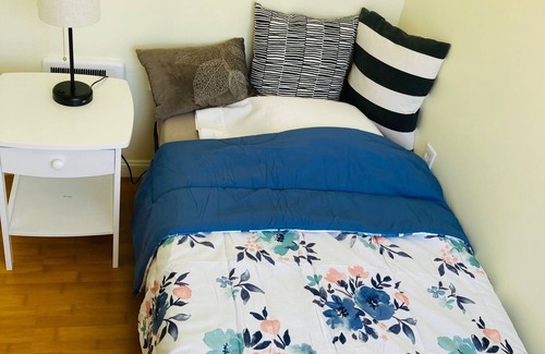 Upper Telegraph Condominio | Lovely Sunny 2- Bedroom Apartment in South Berkeley