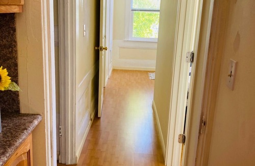 Upper Telegraph Condominio | Lovely Sunny 2- Bedroom Apartment in South Berkeley