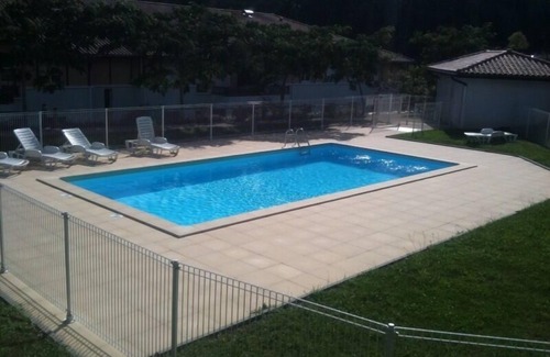 Cambo-les-Bains Apartamento | T2 - 40 m2 de pie, diseño, seguro - piscina y estacionamiento privado. Terreno con jardín