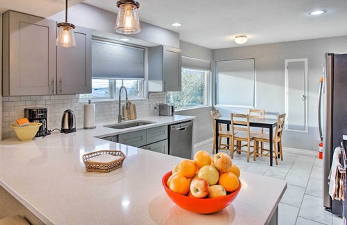 West End Casa | Lovely Tacoma Home w/ Water & Mountain Views!