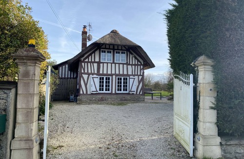 Blonville-sur-Mer Casa | Lovely thatched cottage with pool, just 10 minutes from the glamour of Deauville