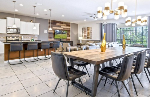 Four Corners Casa | Lovely themed 9BR House - Unique Game Room, Pool + Hot Tub - Ideal for families!