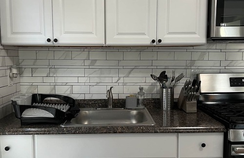 Schenectady Casa | Lovely Three bedroom home and backyard