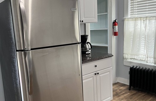 Schenectady Casa | Lovely Three bedroom home and backyard