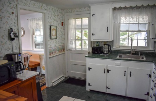 West Dennis Casa | Lovely three bedroom home-located in West Dennis Fingers
