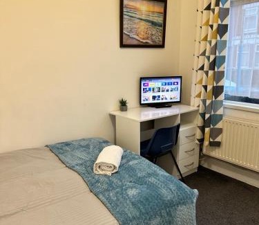 Coventry Apartamento | Lovely Town house Room 1