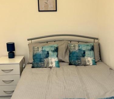 Coventry Apartamento | Lovely Town house Room 1