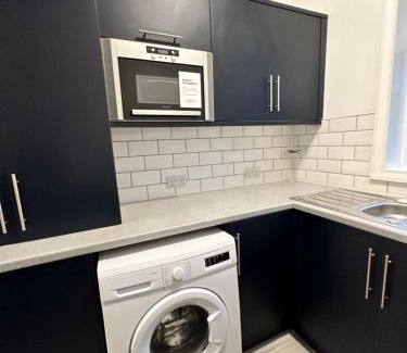 Coventry Apartamento | Lovely Town house Room 2
