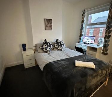 Coventry Apartamento | Lovely Town house Room 2