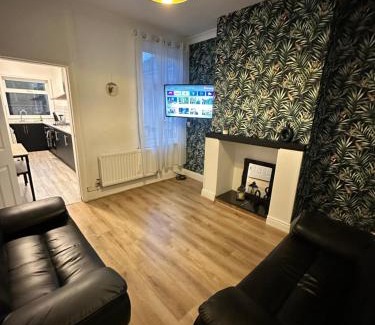 Coventry Apartamento | Lovely Town house Room 4