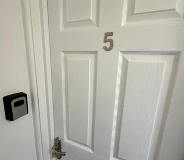 Coventry Apartamento | Lovely Town house Room 5
