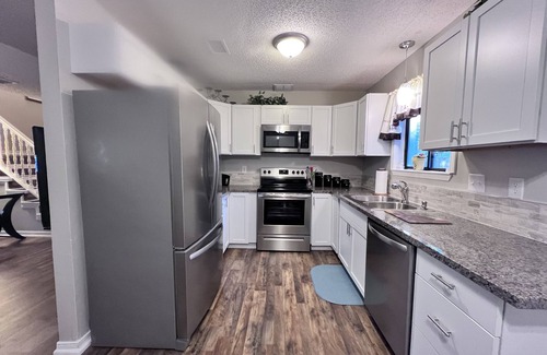 Florida Panhandle Casa | Lovely Townhome by Beaches & Downtown Pensacola