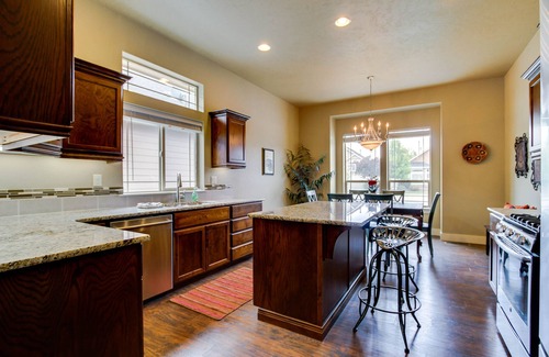 Northwest Boise City Casa | Encantadora casa adosada con gran cocina; cerca del centro de Boise!