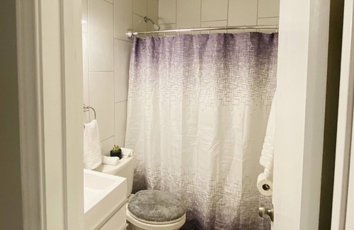 Milwood Condominio | Lovely Two Bdrm Unit W/Fireplace Near Domain/Q2