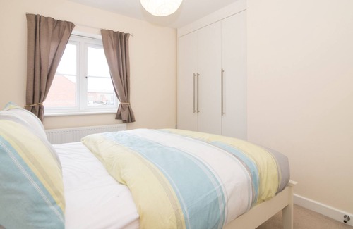 Bilston Casa | Lovely two bed house with parking