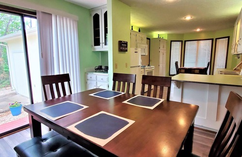 Eureka Springs Casa | Lovely two bedroom, two bath home on the 18 hole golf course