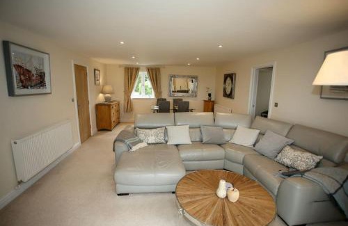 Blackford Casa | Lovely two bedroom bungalow with hot tub