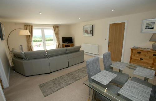 Blackford Casa | Lovely two bedroom bungalow with hot tub