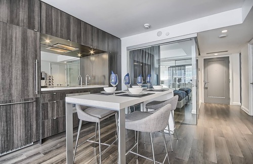 Bloor-Yorkville Apartamento | Lovely Two Bedroom, Two Bathroom Condo in Heart of Yorkville