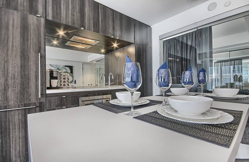 Bloor-Yorkville Apartamento | Lovely Two Bedroom, Two Bathroom Condo in Heart of Yorkville