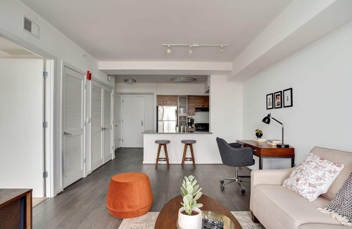 McLean Apartamento | Lovely Tysons Corner 1BR w/ Concierge & W/D, nr Bars, by Blueground