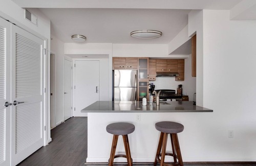 McLean Apartamento | Lovely Tysons Corner 1BR w/ Concierge & W/D, nr Bars, by Blueground