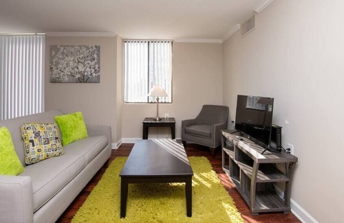 McLean Apartamento | Lovely unit 15 minutes to downtown DC | Free Parking