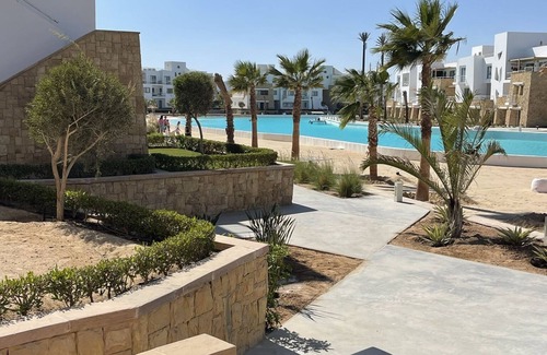 El Gouna Chalet De Esquí | Lovely unit ground at Swanlake el Gouna
